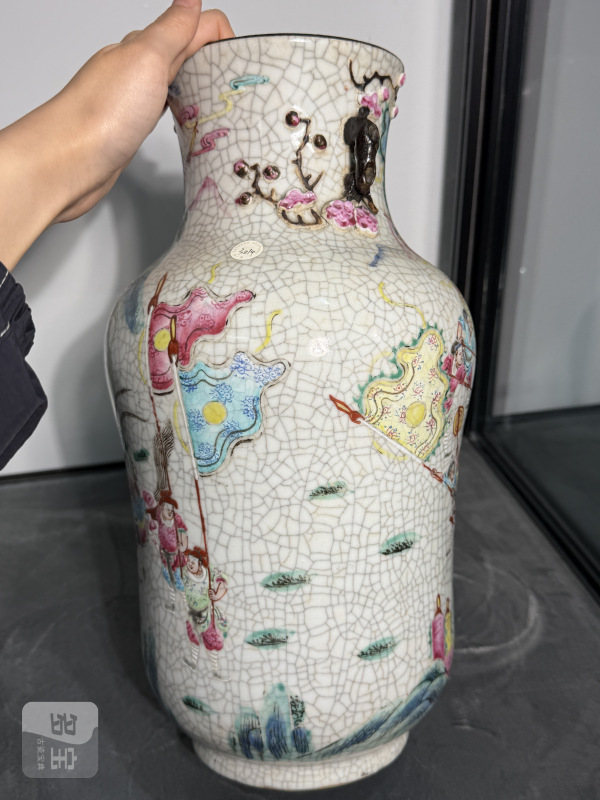 清同治哥釉铁骨泥粉彩刀马人物大瓶 - 图5